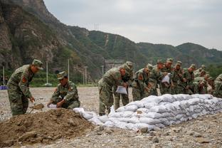 雷吉-米勒谈在纽约客场作战：你就是在5打8 你得对抗裁判